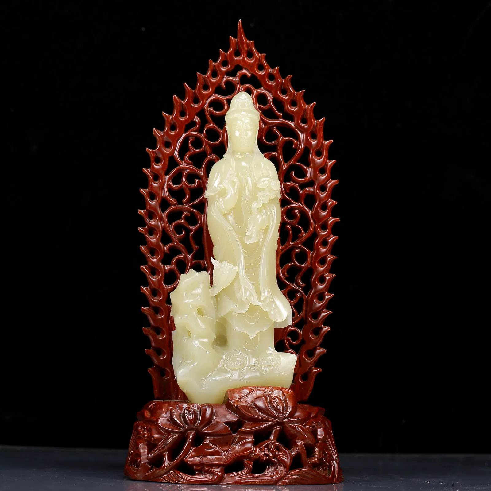 An Exquisite Greenish Avalokitesvara Ornament