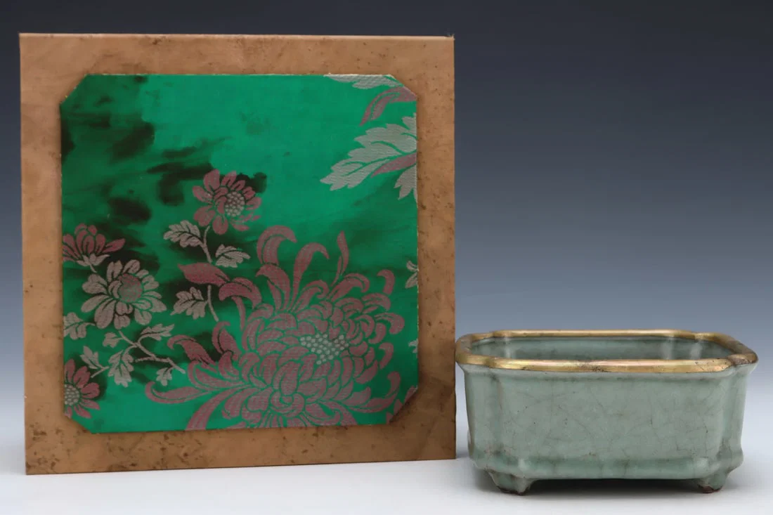 An Exquisite Guan yao Celadon Glazed Brush Washer,with an Imperial Poem by Emperor Qianlong
