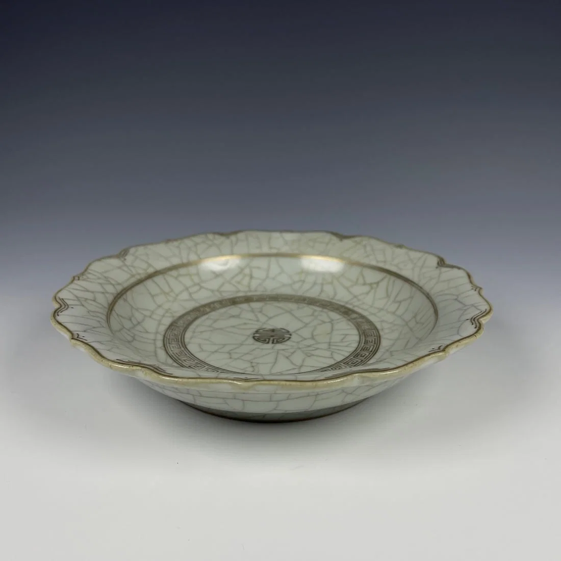An Exquisite Guan yao Shou-Character Pattern Plate