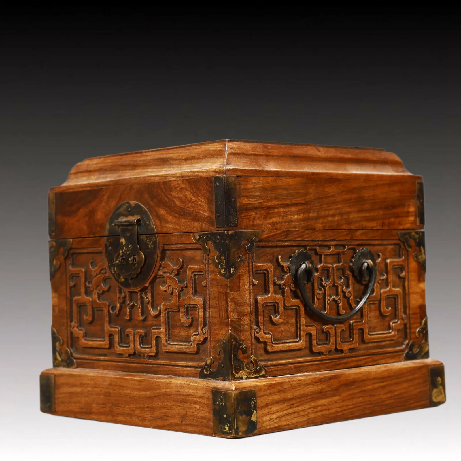 An Exquisite Huanghuali wood Dragon Pattern Box