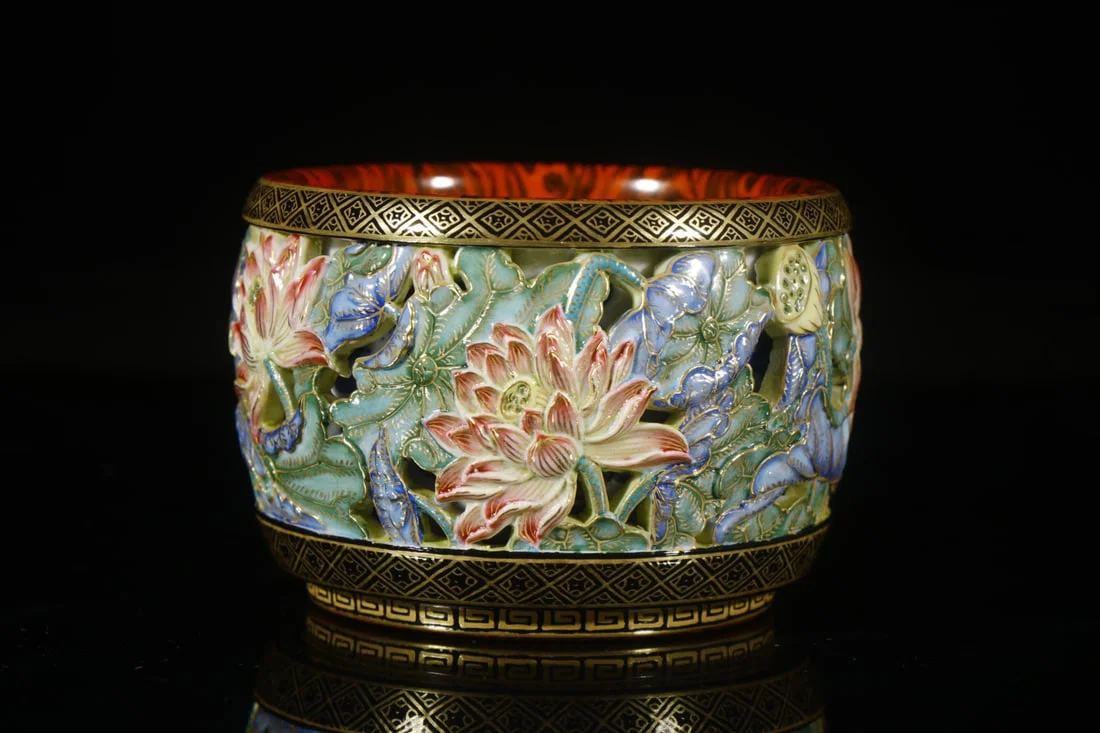 An Exquisite Imitation Wood Grain Glazed Hollow Lotus Pattern Cup