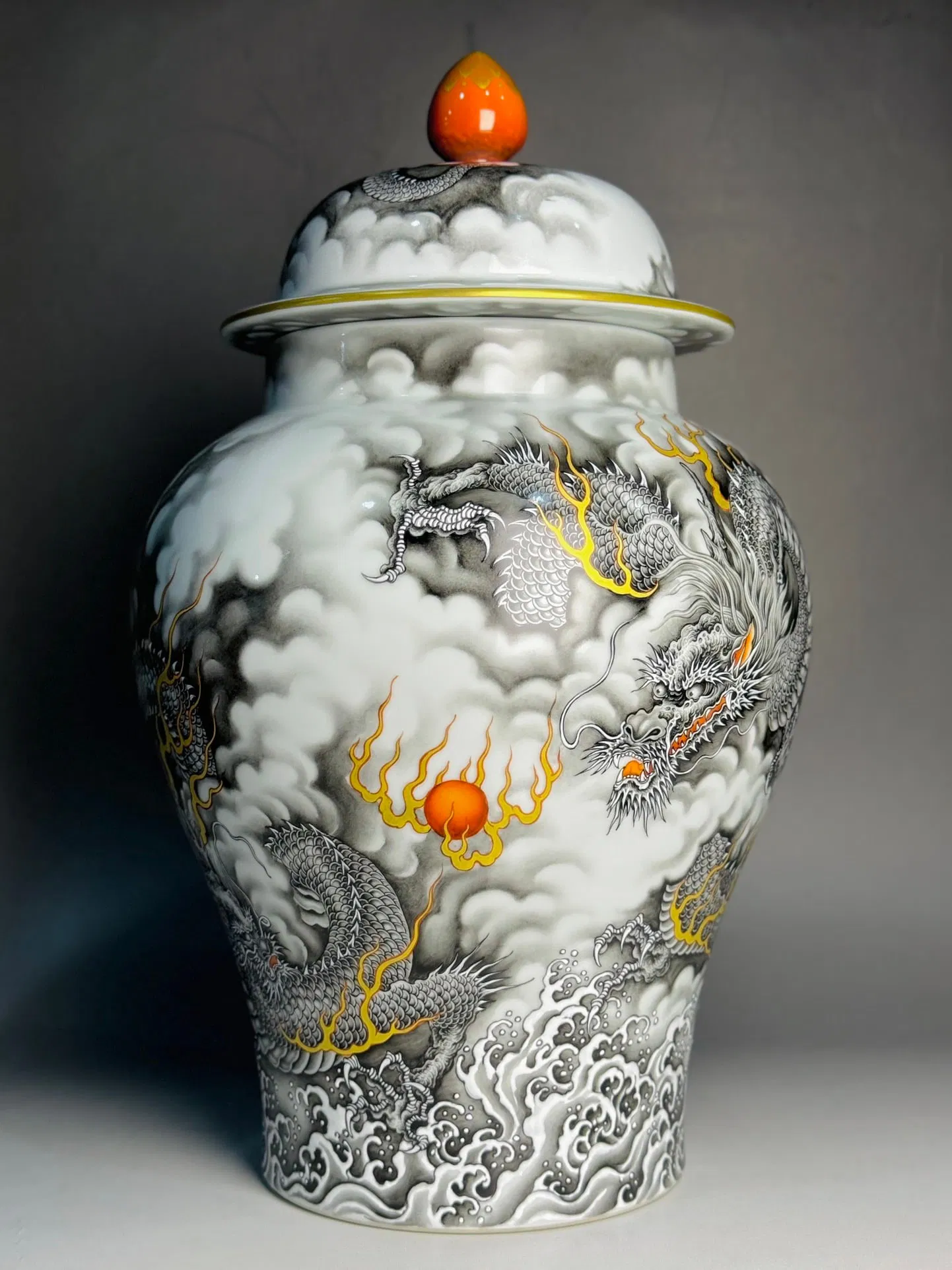 An Exquisite Ink Color Painted Gold Auspicious Cloud and Dragon Pattern Jar with Cover