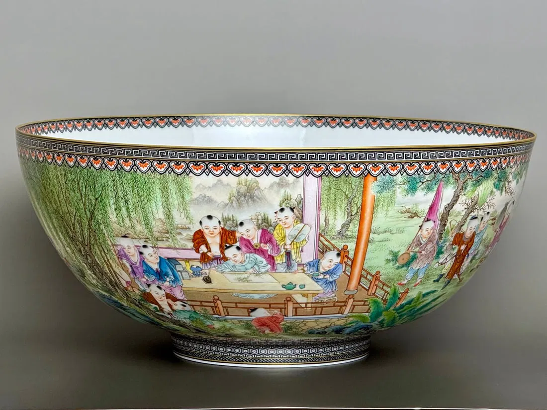 An Exquisite Ink Color Painted Gold Character and Story Pattern Bowl