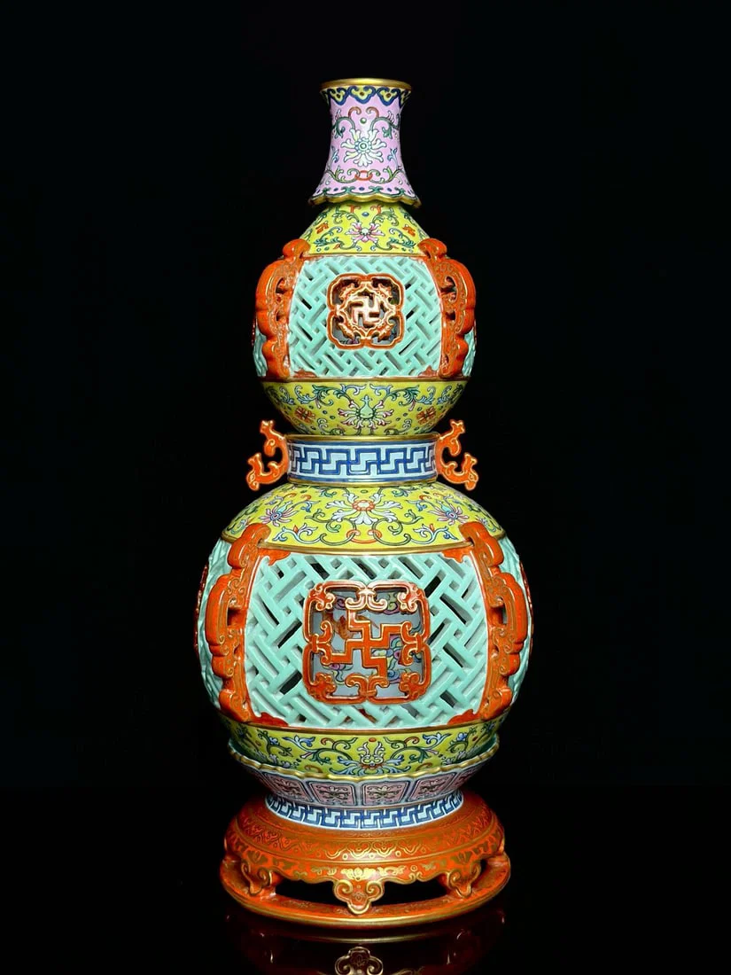 An Exquisite Iron-Red Yellow Ground Painted Gold Lotus Pattern Gourd-Shaped Vase