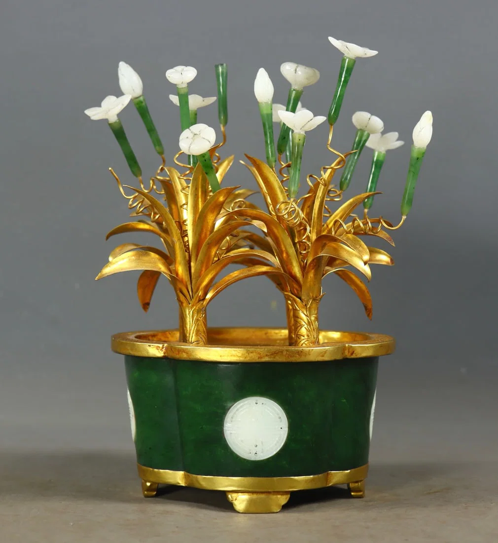 An Exquisite Jasper Cover with Gold Inlaid White Jade Flower Pattern Bonsai