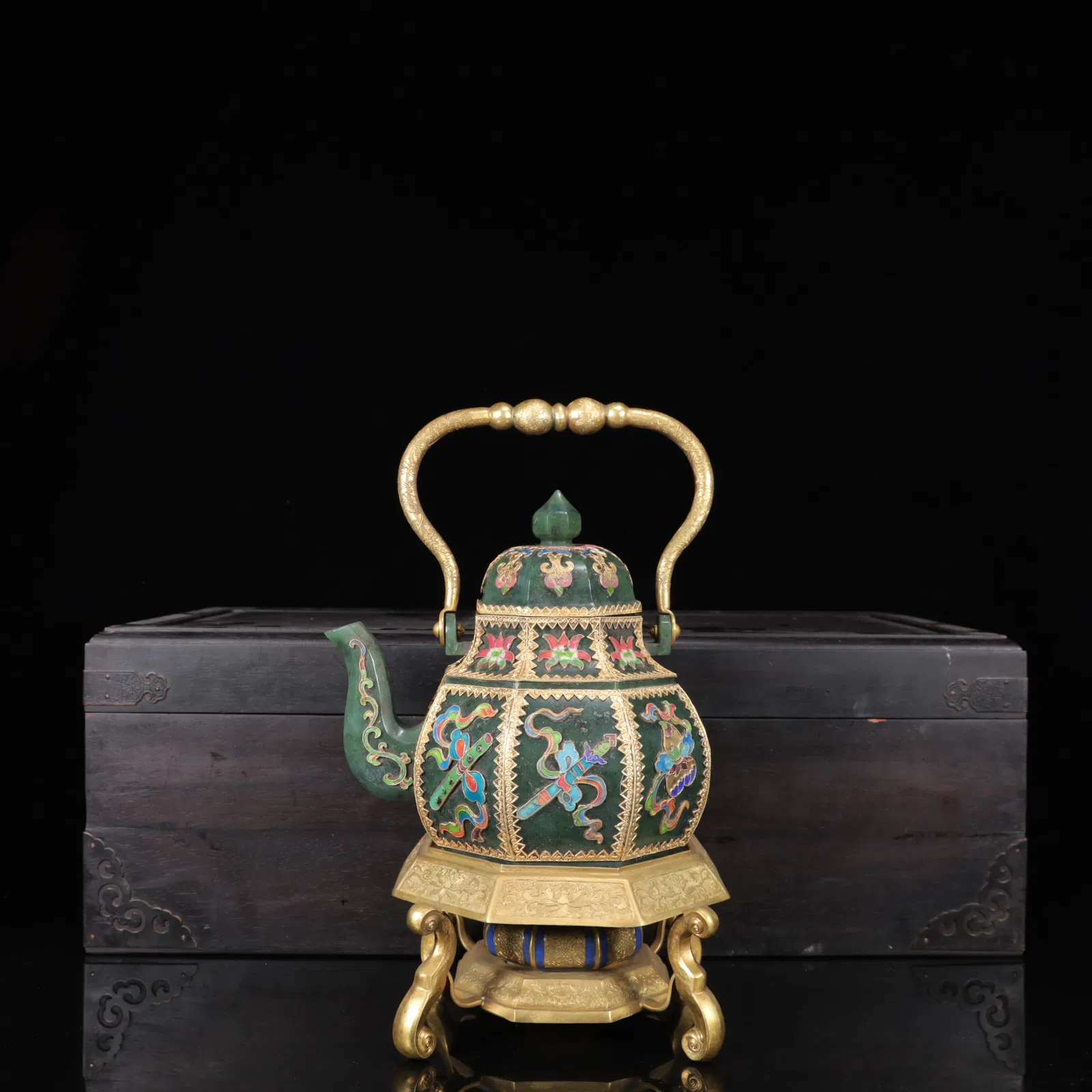An Exquisite Jasper Inlaid Gems Eight Treasures Pattern Ewer,With Base