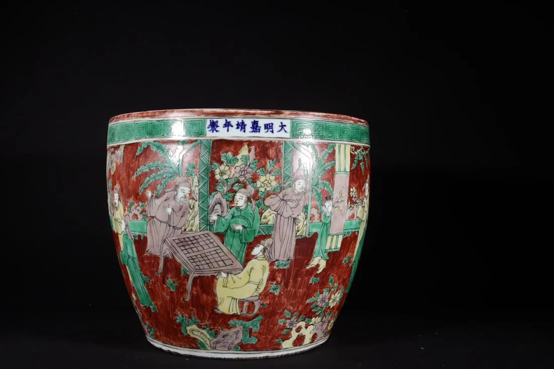 An Exquisite Red-and-Green Glazed Character and Story Pattern Vat