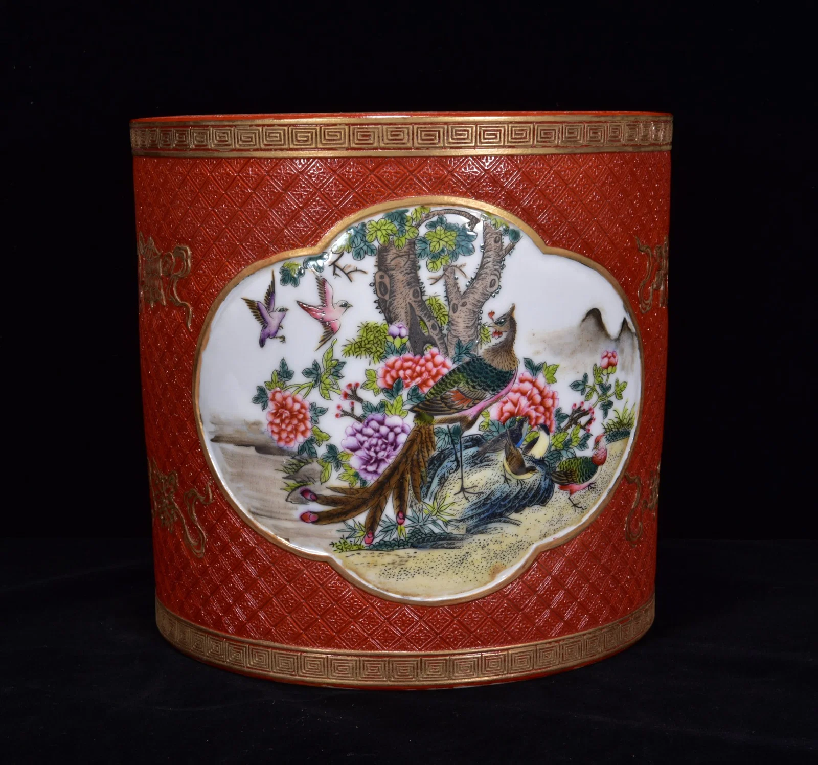 An Exquisite Red Glazed Flower and Bird Pattern Brush Pot