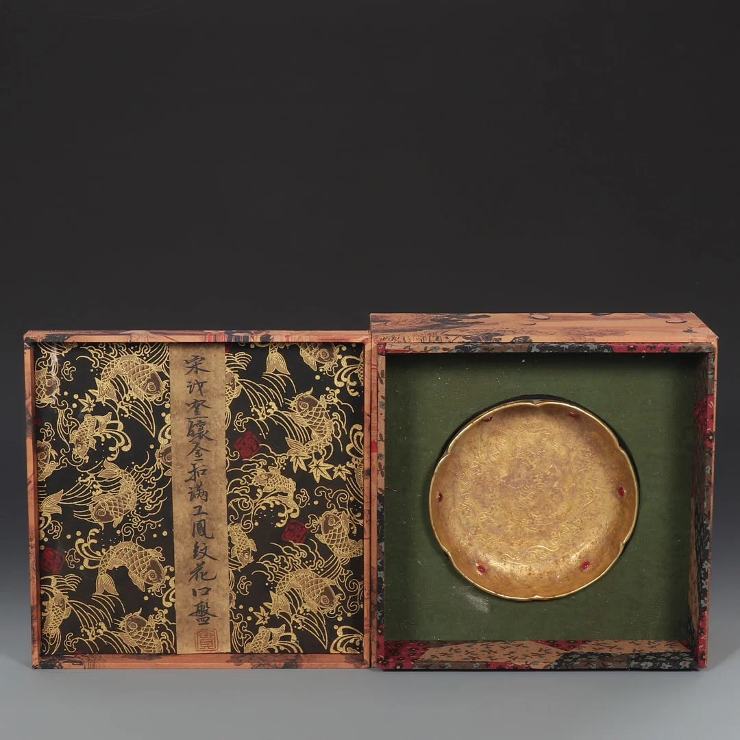 An Exquisite Ru yao Inlaid Gold Phoenix Pattern Plate,Inlaid Gems