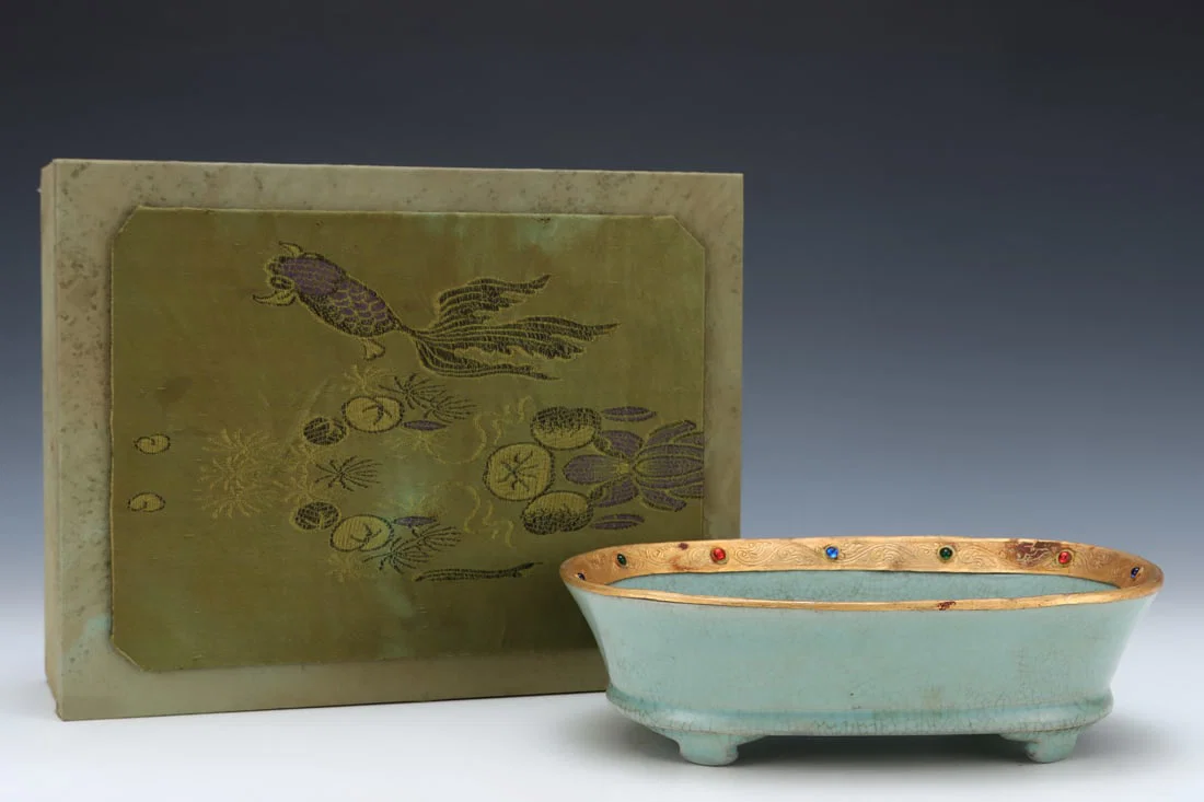 An Exquisite Ru yao Sky Blue Glazed Cover with Gold Brush Washer,Inlaid Gems