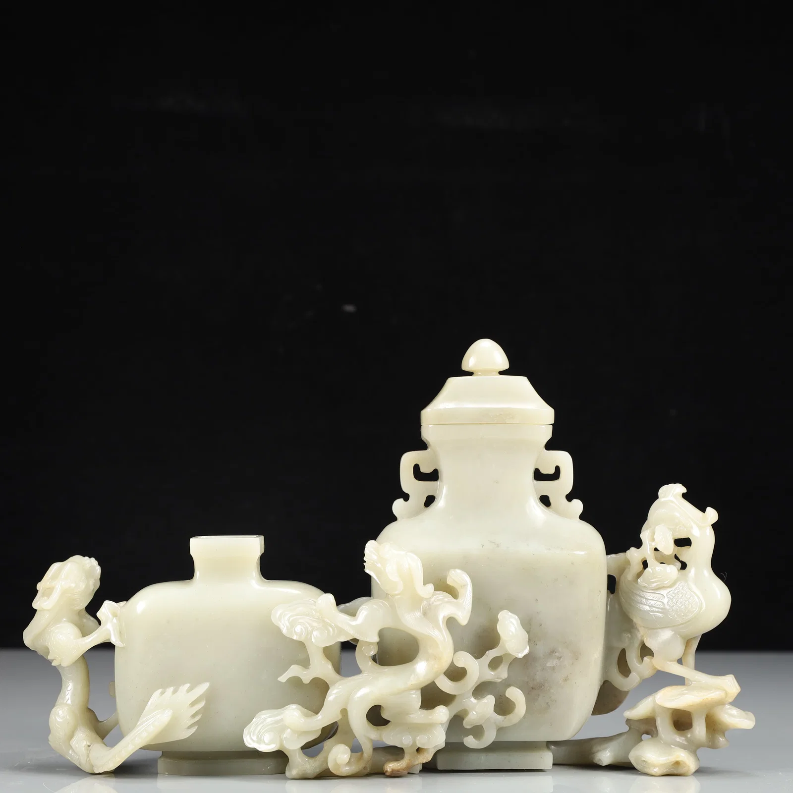 An Exquisite Sapphire Dragon and Phoenix Pattern Vase