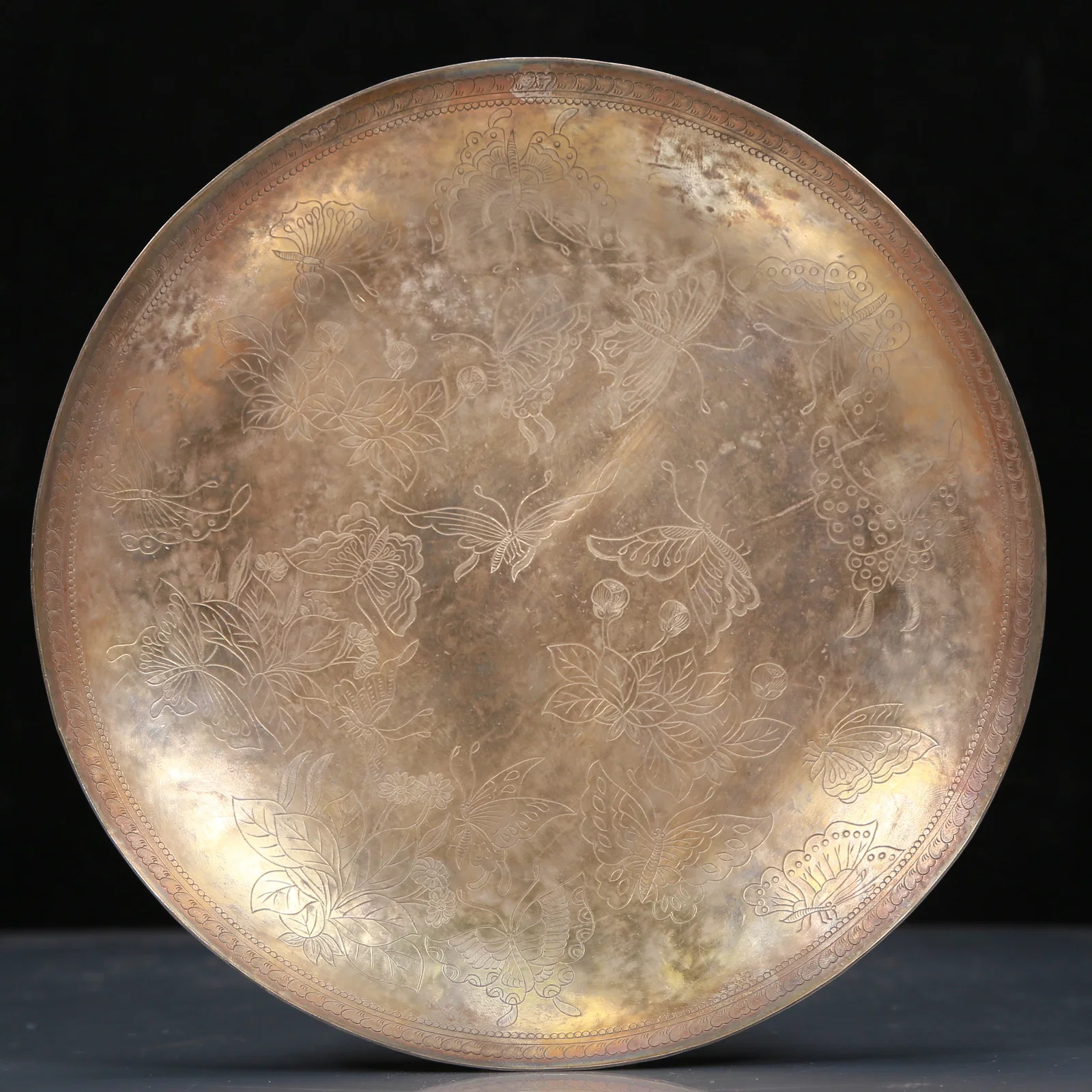 An Exquisite Silver Flower and Butterfly Pattern Plate