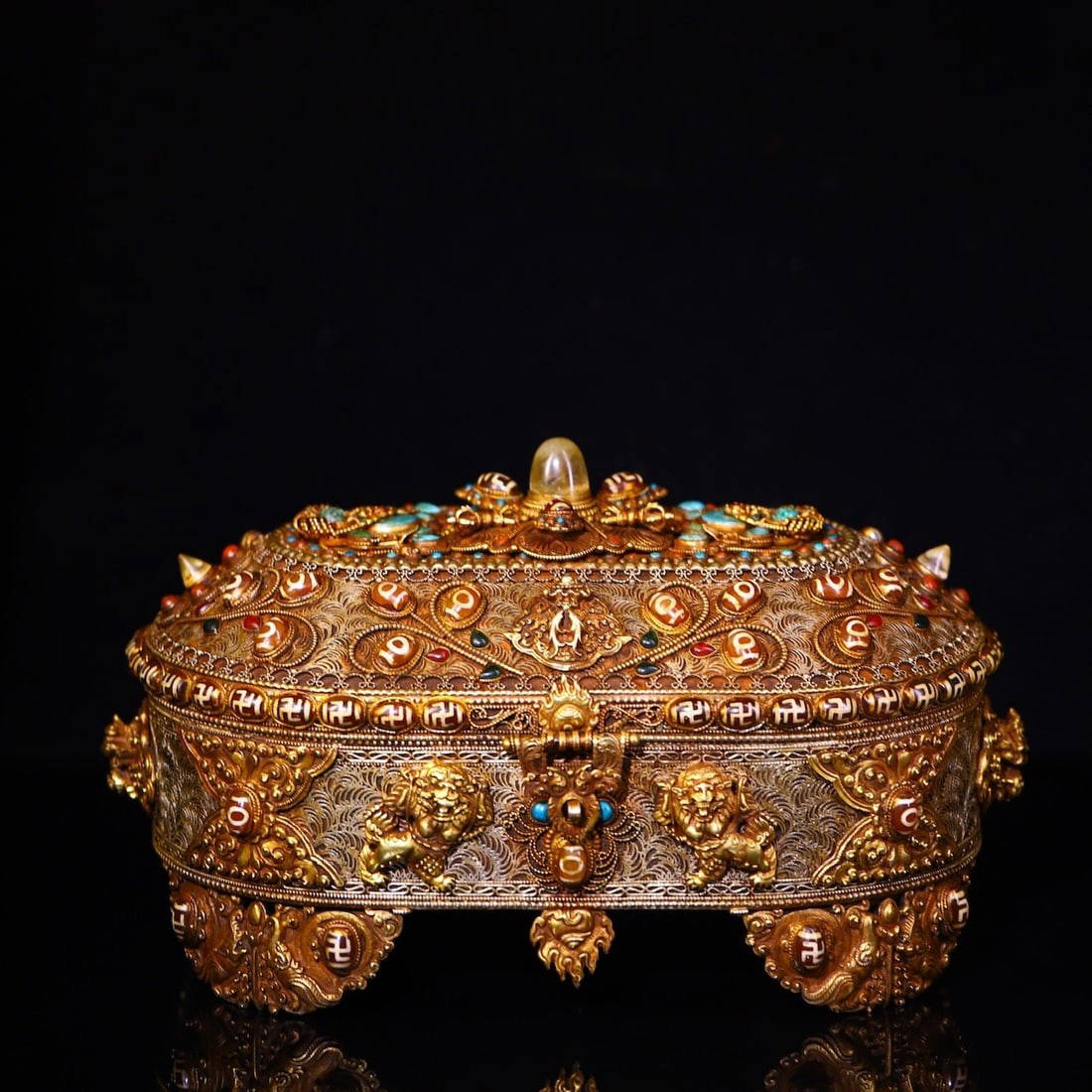 An Exquisite Silver Inlaid Gems Lion Pattern Box