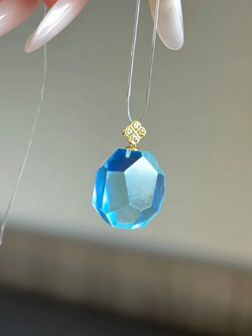 An Exquisite Sterling Silver-Gold Plated Inlaid Aquamarine Pendant