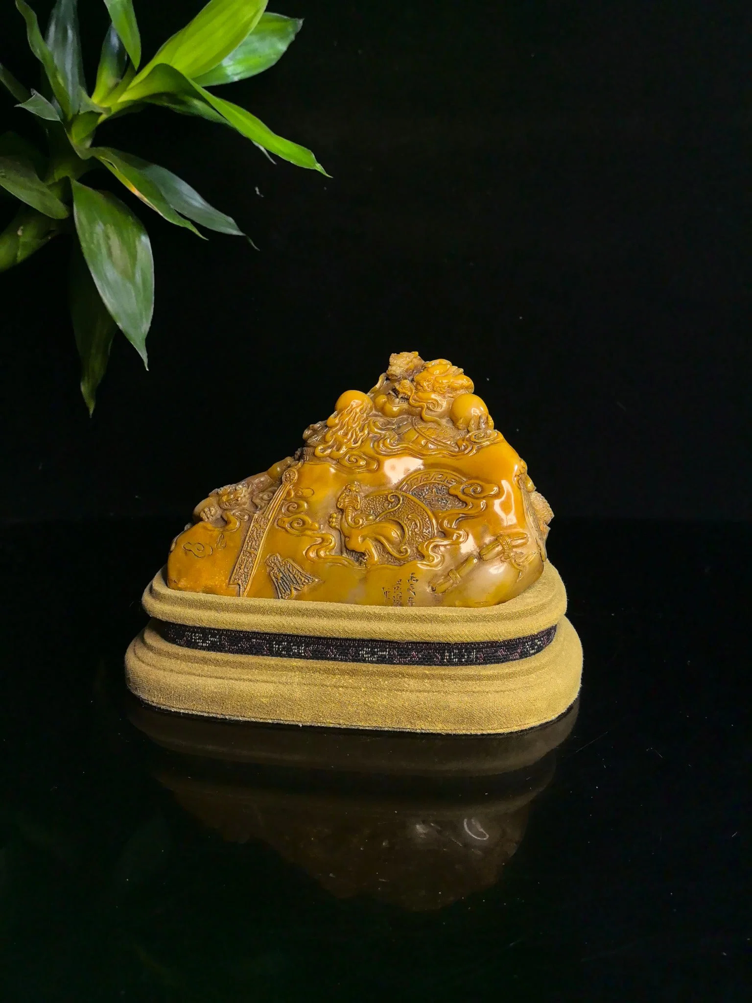 An Exquisite Tianhuang Stone Dragon Pattern Seal,with Poem