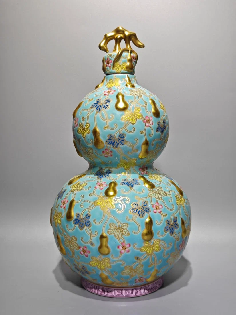An Exquisite Turquoise Glazed Enamel Painted Gold Gourd Pattern Gourd-Shaped Vase
