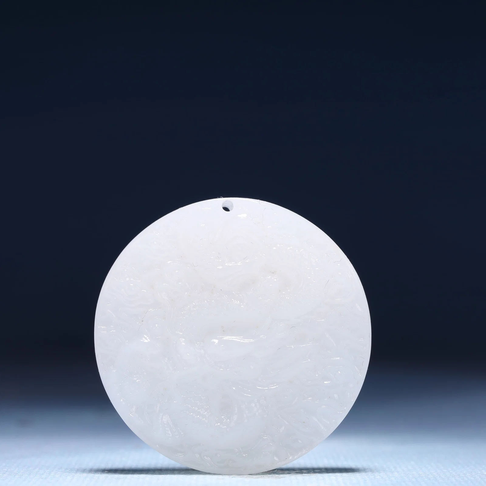 An Exquisite White Jade Auspicious Cloud and Dragon Pattern Pendant