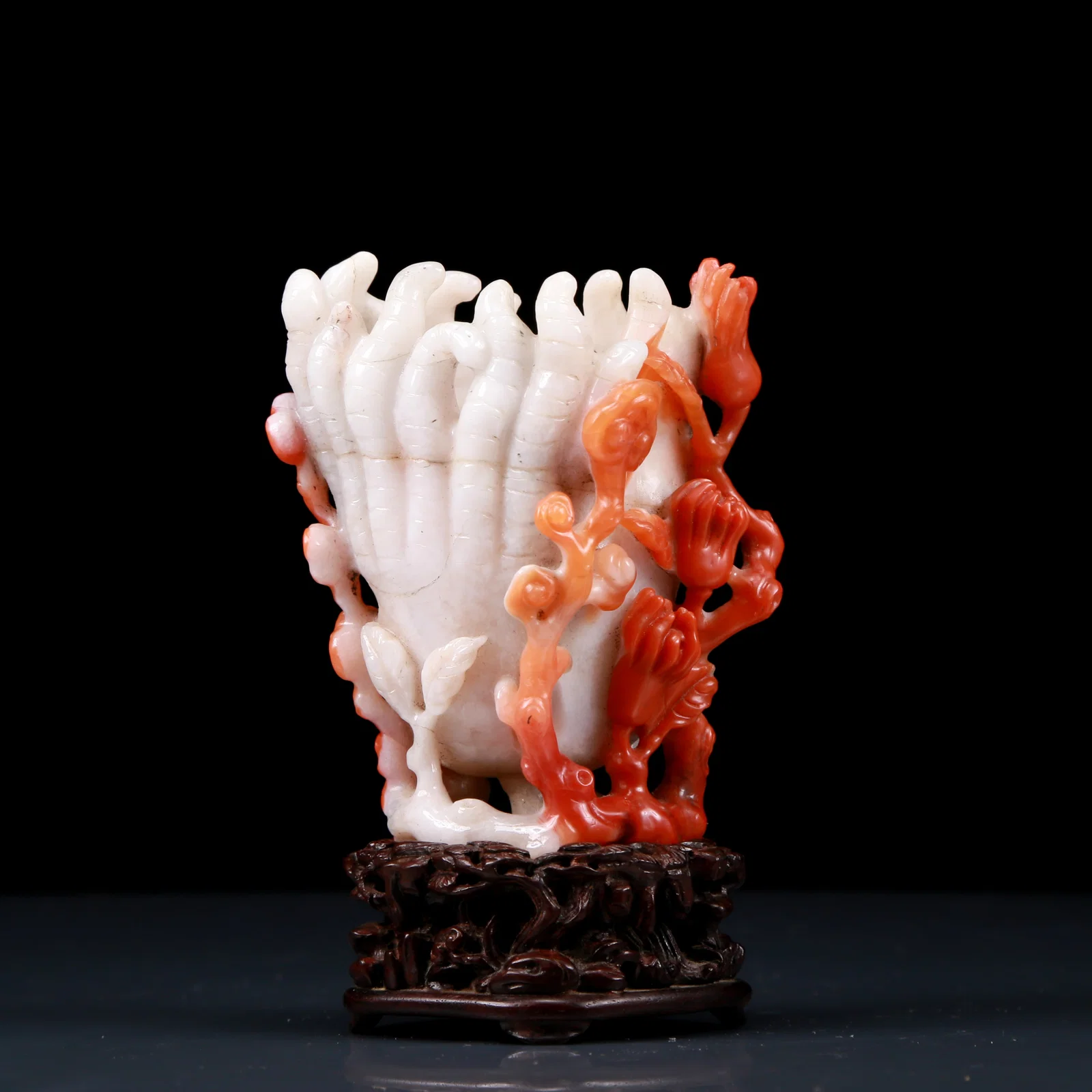 An Exquisite White Jade Bergamot Pattern Ornament