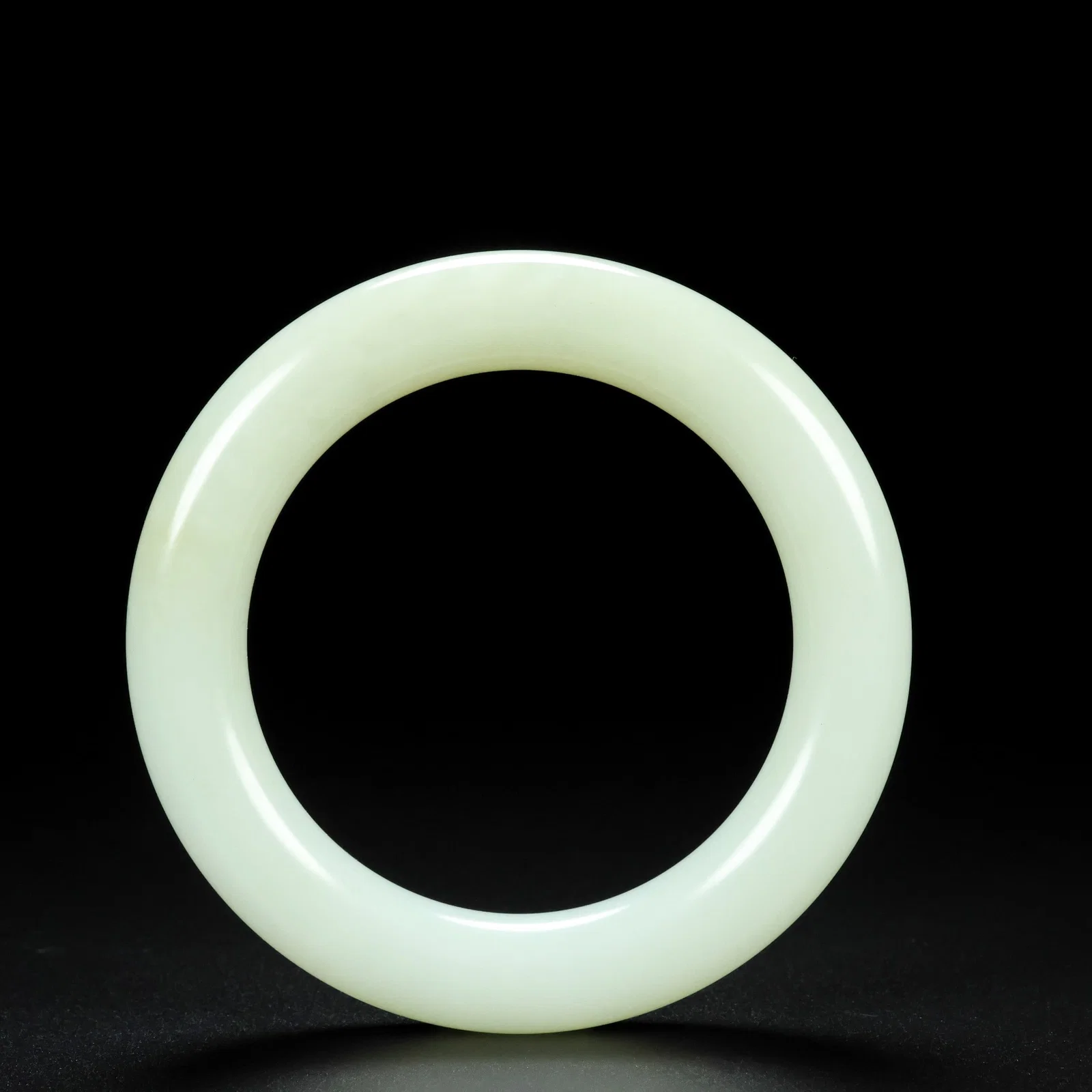 An Exquisite White Jade Bracelet