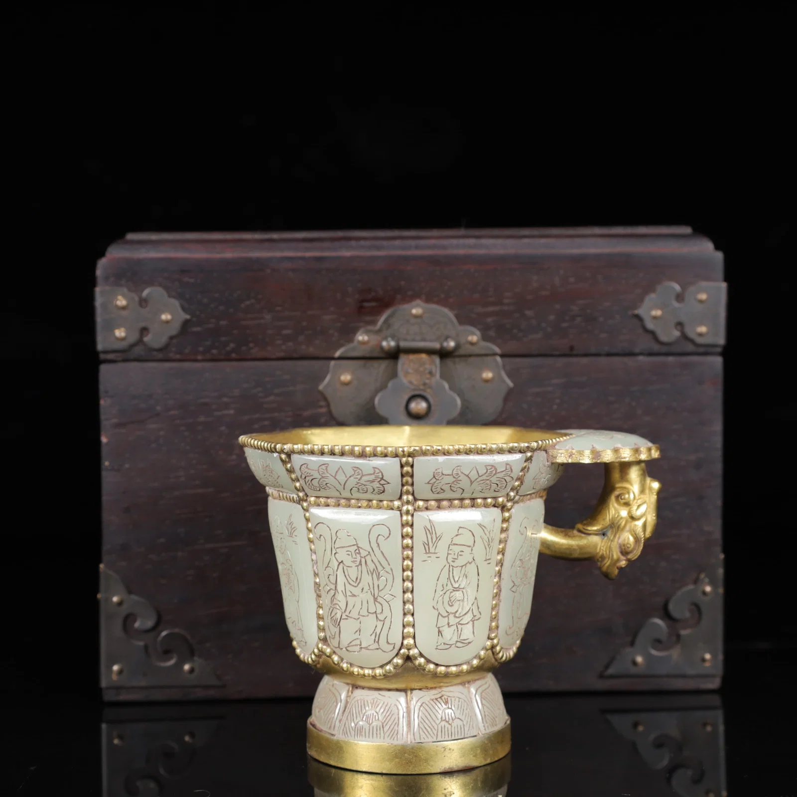 An Exquisite White Jade Cover with Gold Figure Pattern Cup