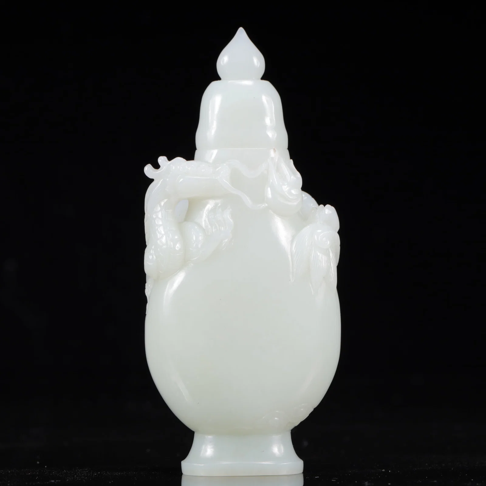 An Exquisite White Jade Dragon Pattern Bottle