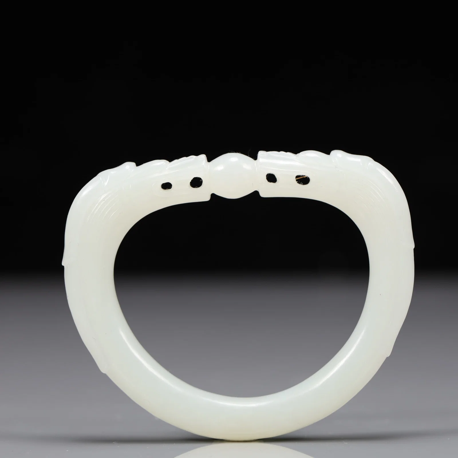 An Exquisite White Jade Dragon Pattern Bracelets