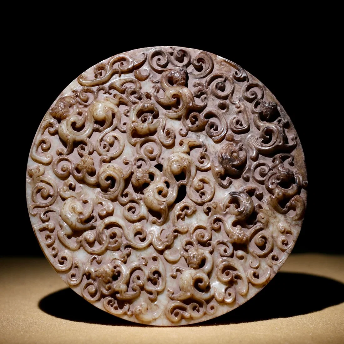 An Exquisite White Jade Dragon Pattern Pendant