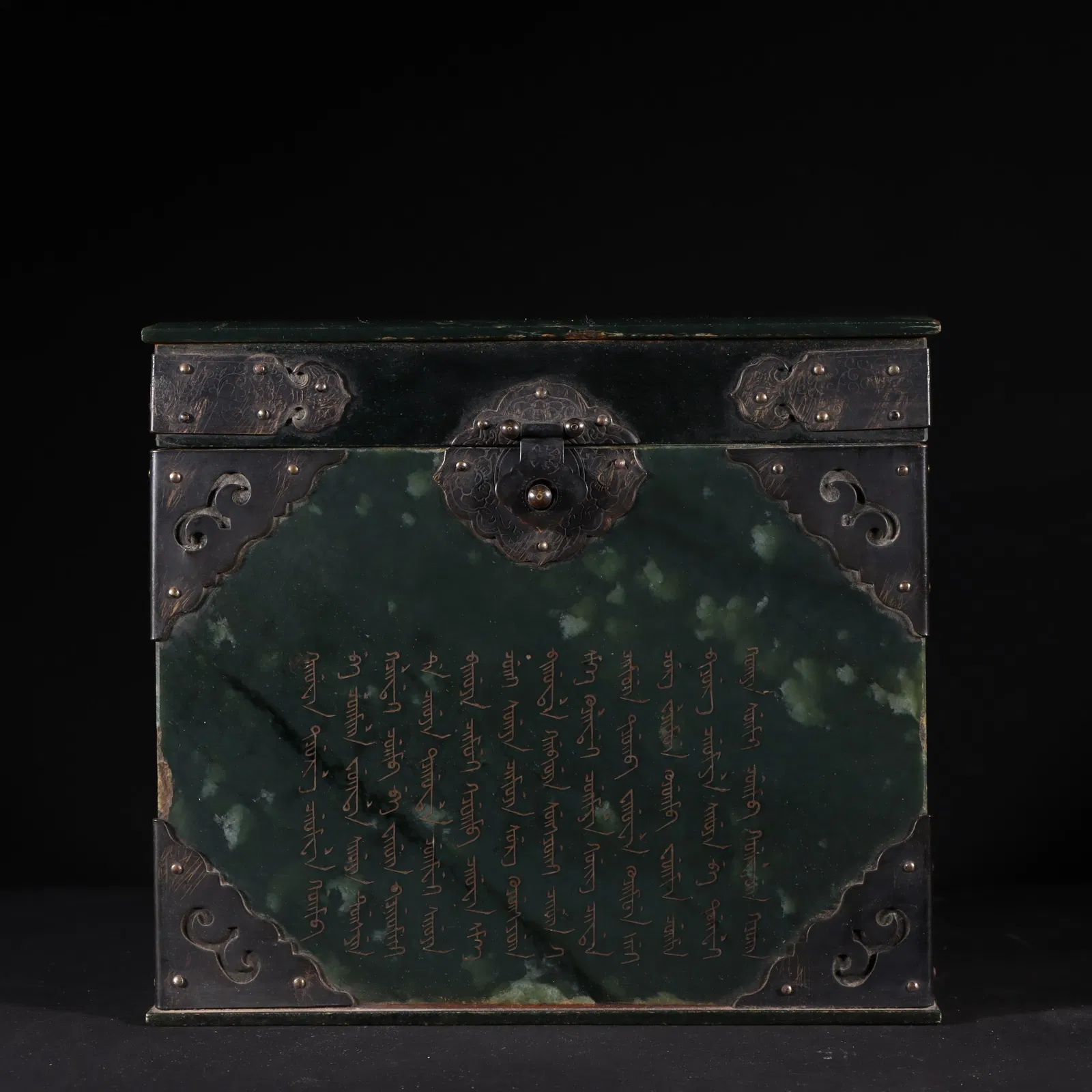 An Exquisite White Jade Dragon Pattern Seal