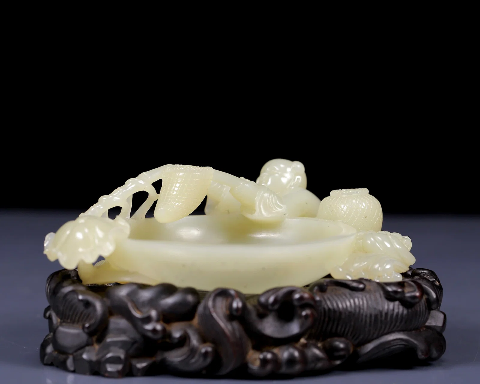 An Exquisite White Jade Figure and Fish Pattern Brush Washer