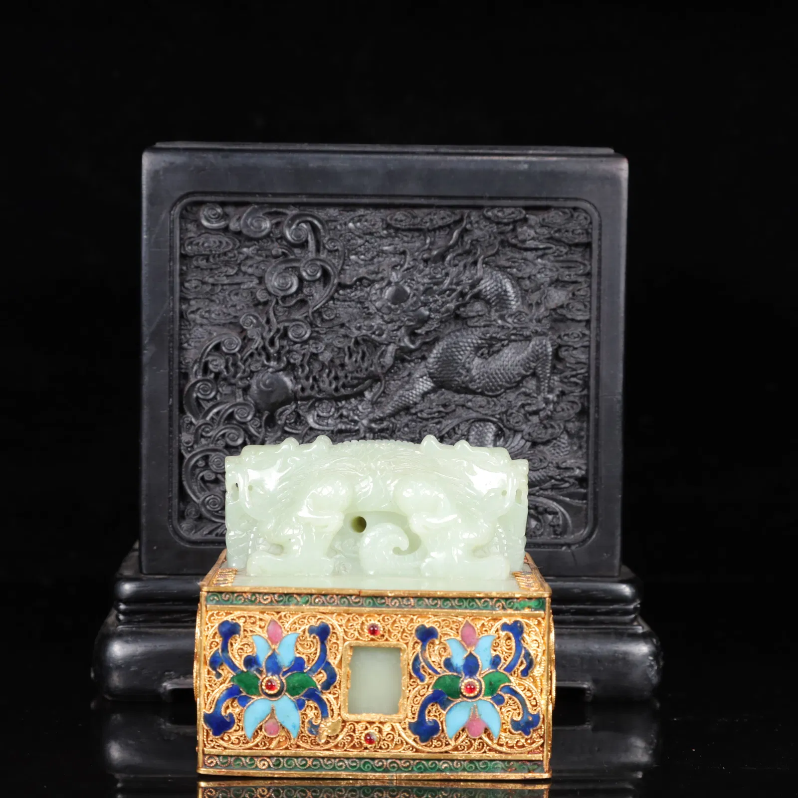An Exquisite White Jade Inlaid Gilt Silver Auspicious Beast Seal