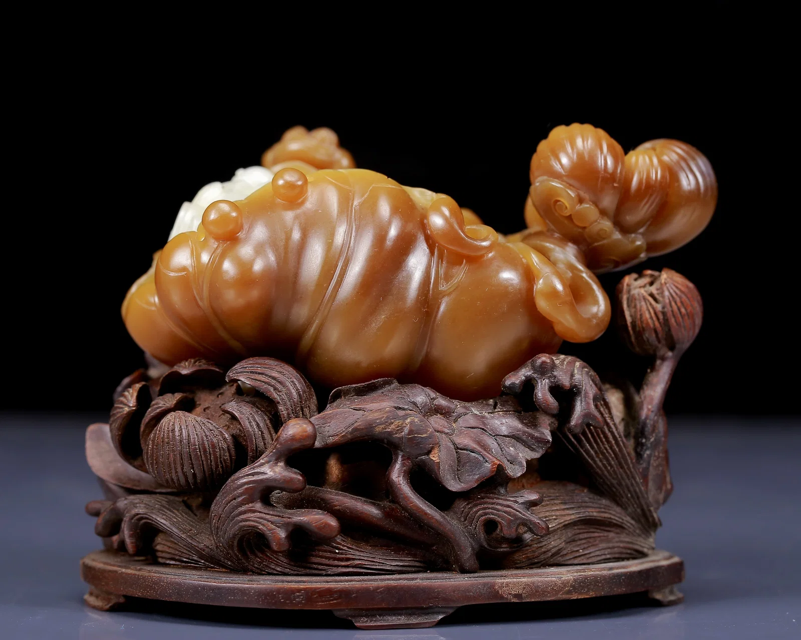 An Exquisite White Jade Lotus Seed Pattern Brush Washer