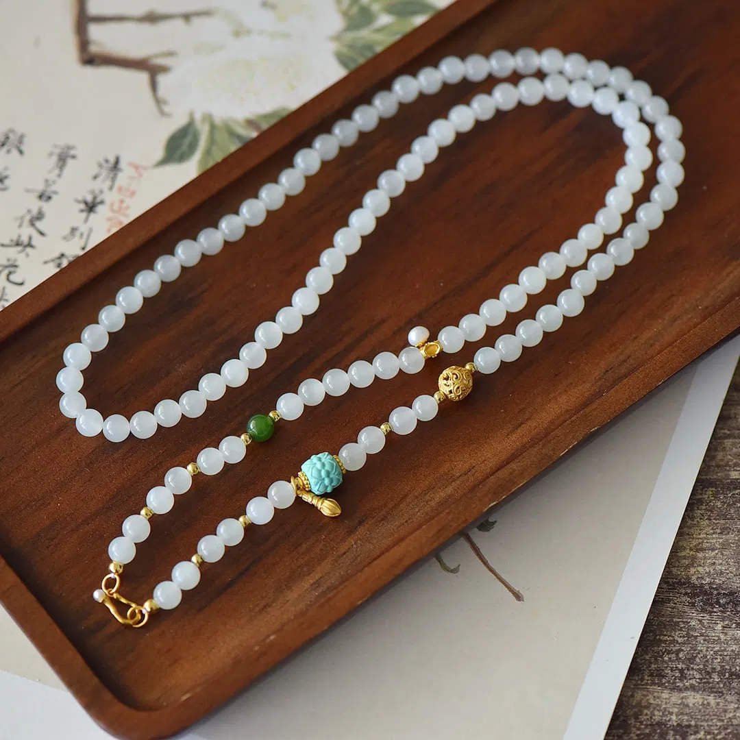 An Exquisite White Jade Necklace,With Turquoise