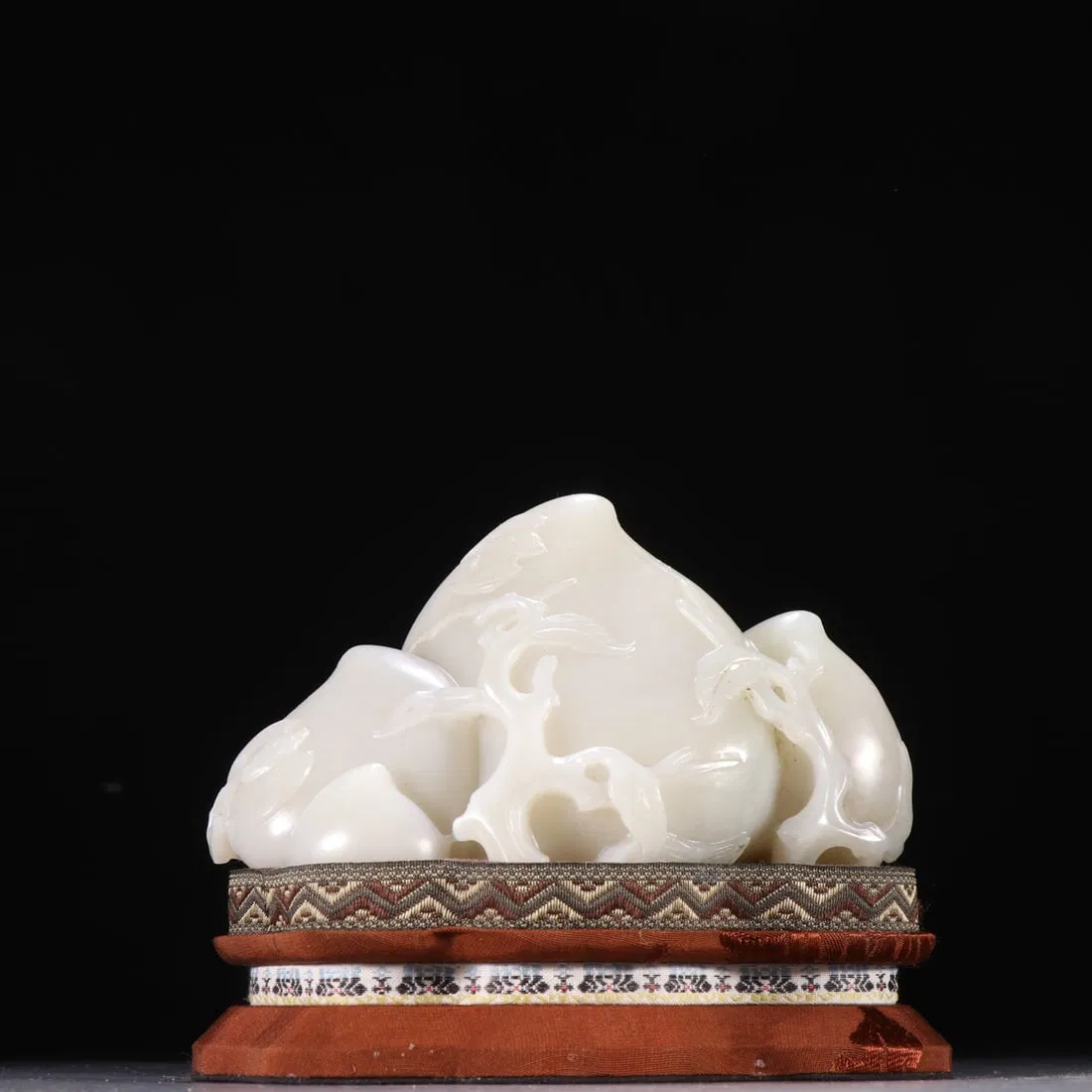 An Exquisite White Jade Peach Ornament