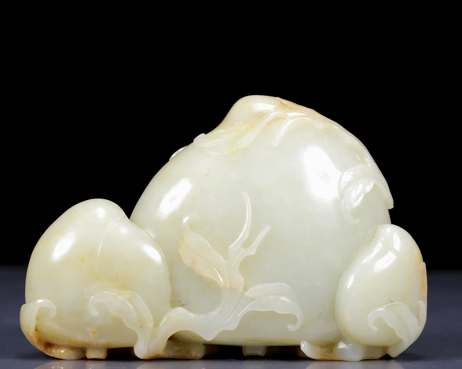 An Exquisite White Jade Peach Pattern Ornament