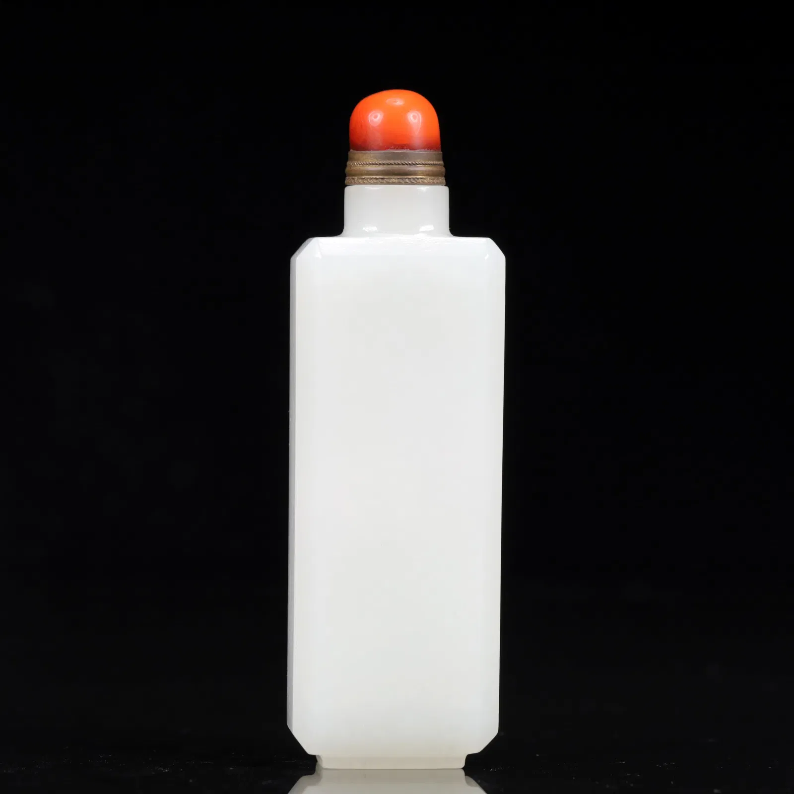 An Exquisite White Jade Snuff Bottle