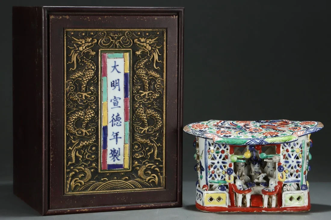 An Exquisite Wucai Lotus?Dragon and Phoenix Pattern Ornament