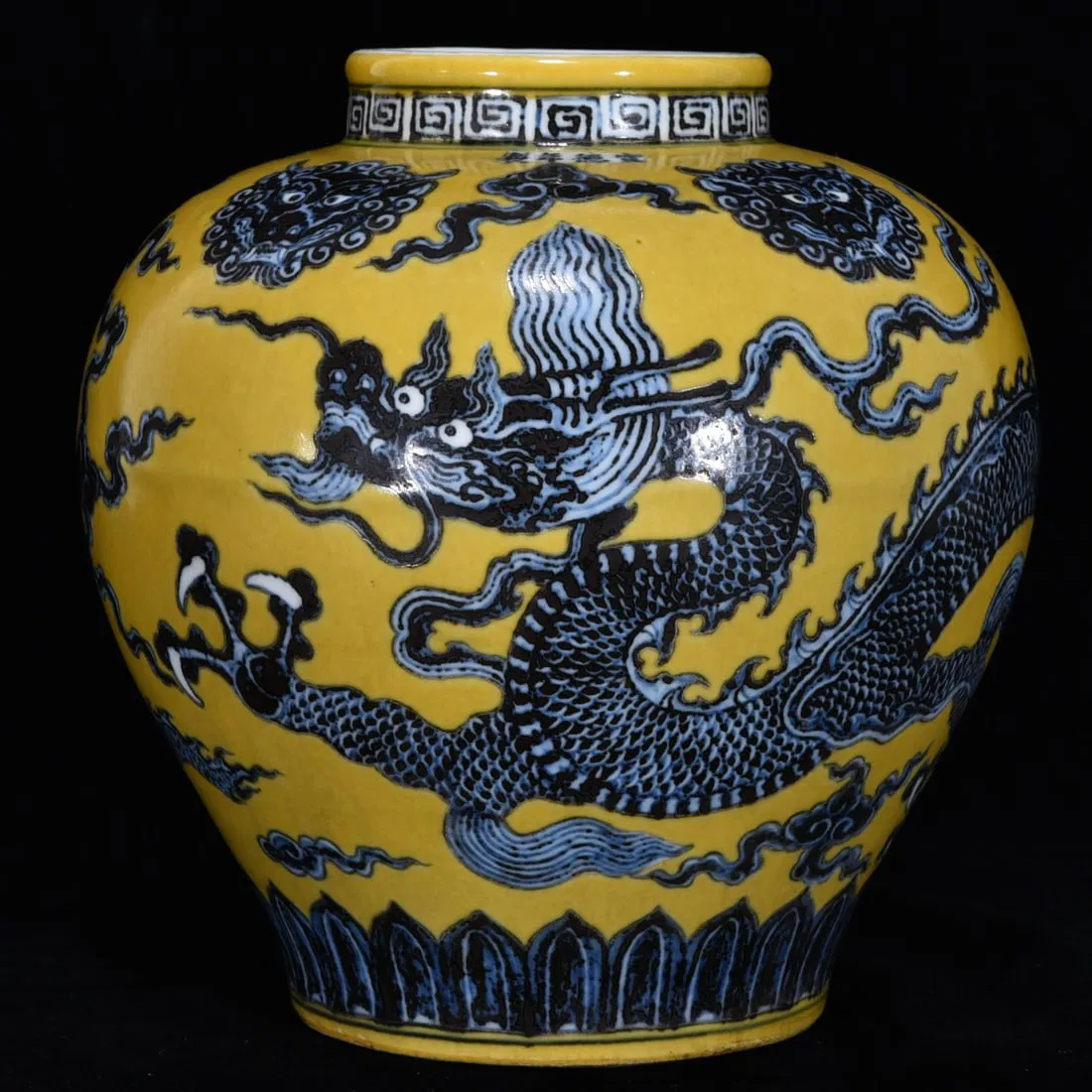 An Exquisite Yellow Ground Blue and White Beast-Face,Auspicious Cloud and Dragon Pattern Jar