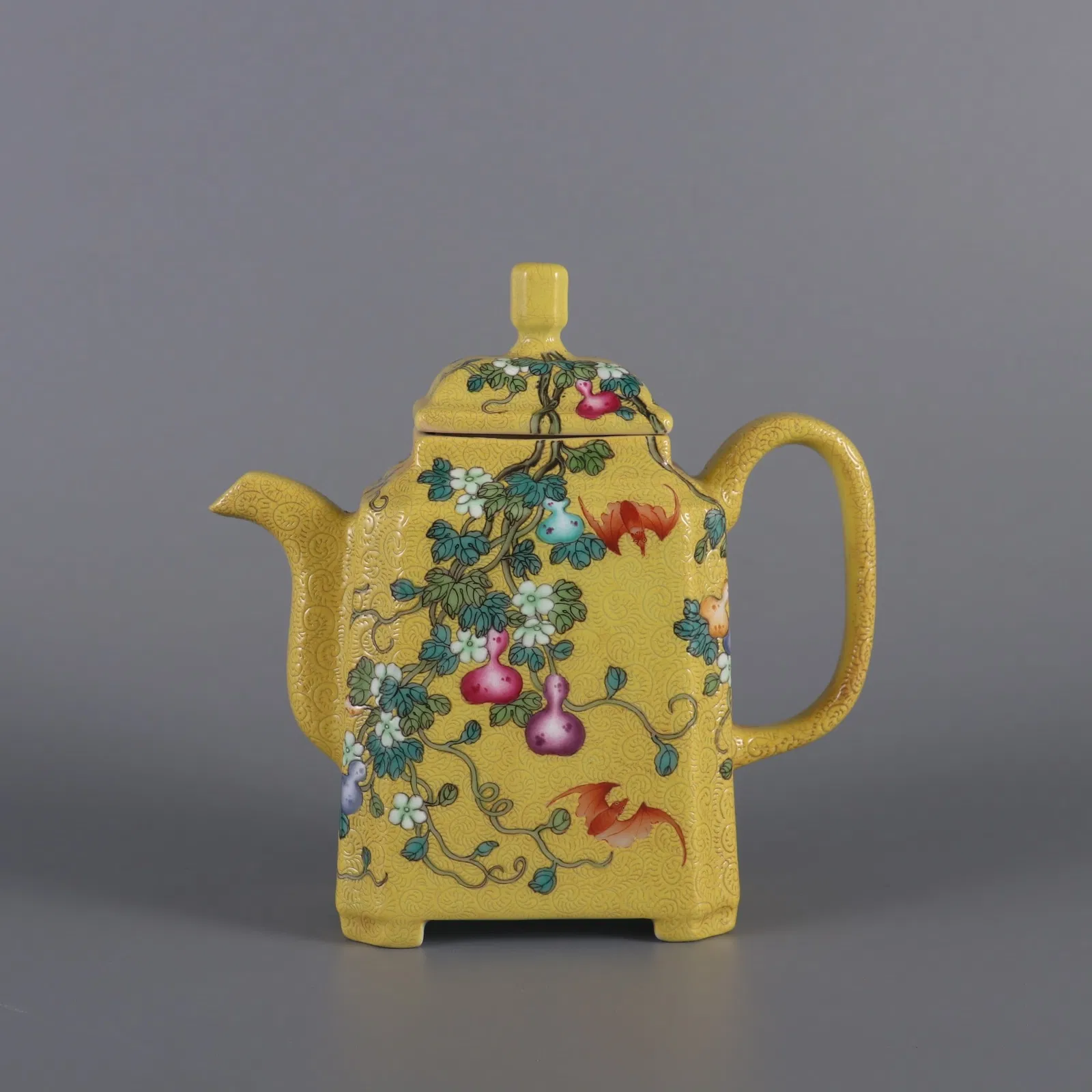An Exquisite Yellow Ground Enamel Bats and Gourd Pattern Pot