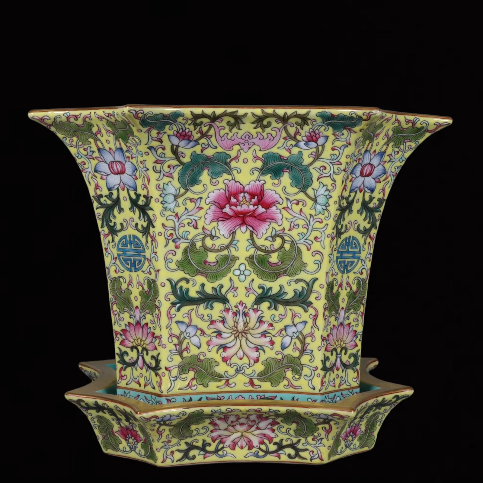 An Exquisite Yellow Ground Famille-Rose Lotus Pattern Flowerpot