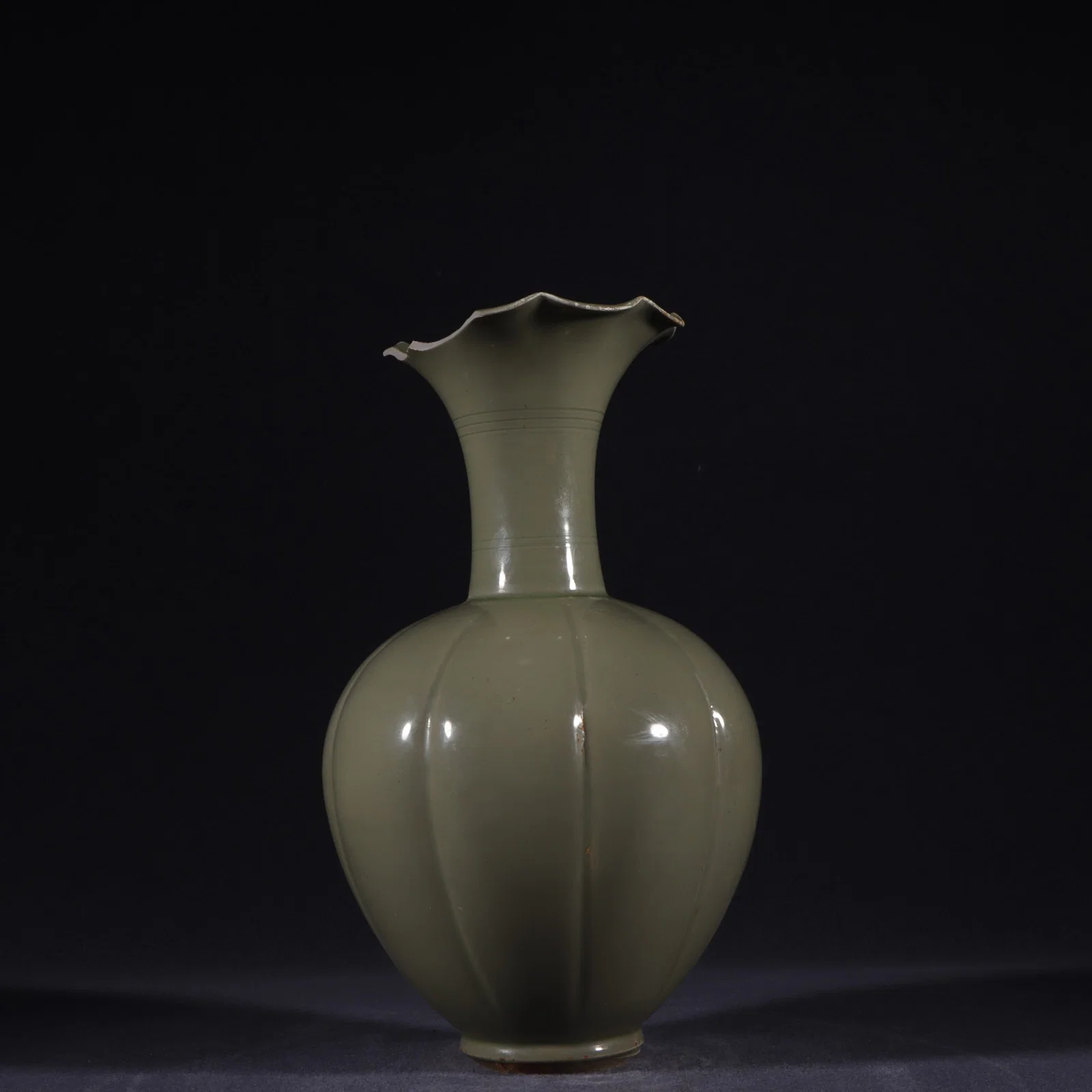 An Exquisite Yue yao Celadon Vase