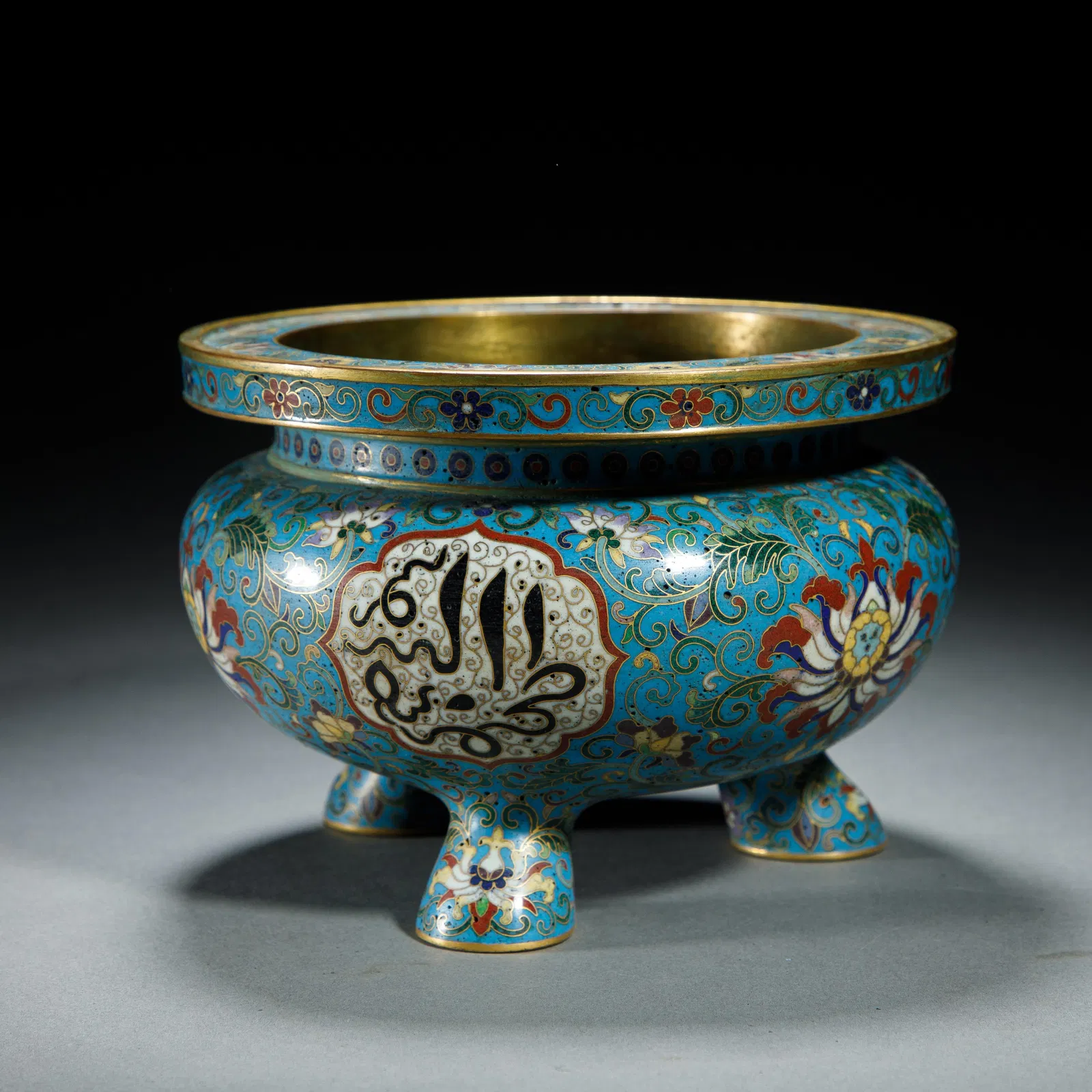 AN IMPERIAL CLOISONNE ENAMEL TRIPOD CENSER