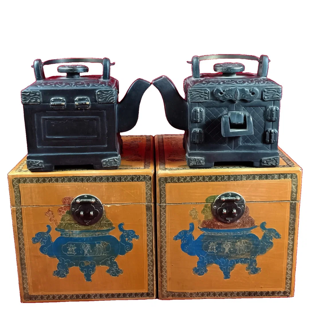 Antique Nanmu Lacquer Box with Lockhead Purple Clay Teapot