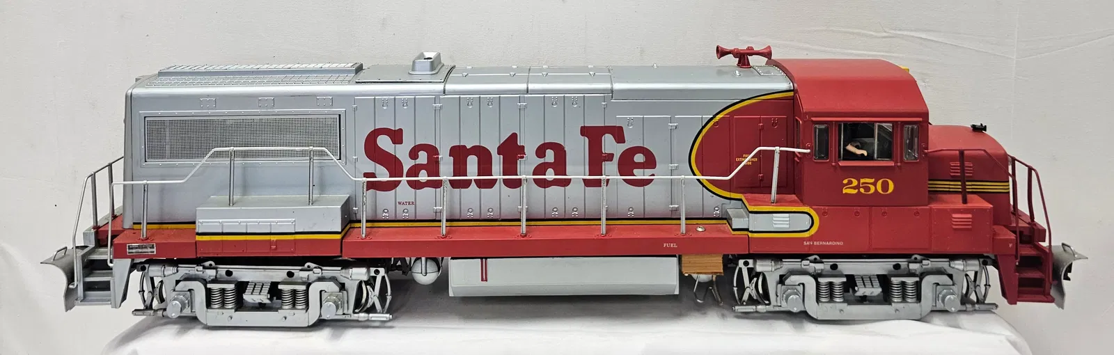 Aristo-Craft GE U25-B G-Scale Santa Fe Diesel Loco