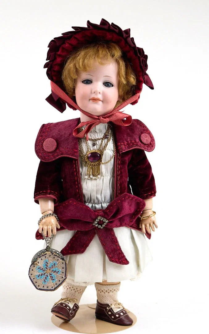 ARMAND MARSEILLE Bambola 550 con cane Anni '10 - ARMAND MARSEILLE Doll 550 with dog 10s