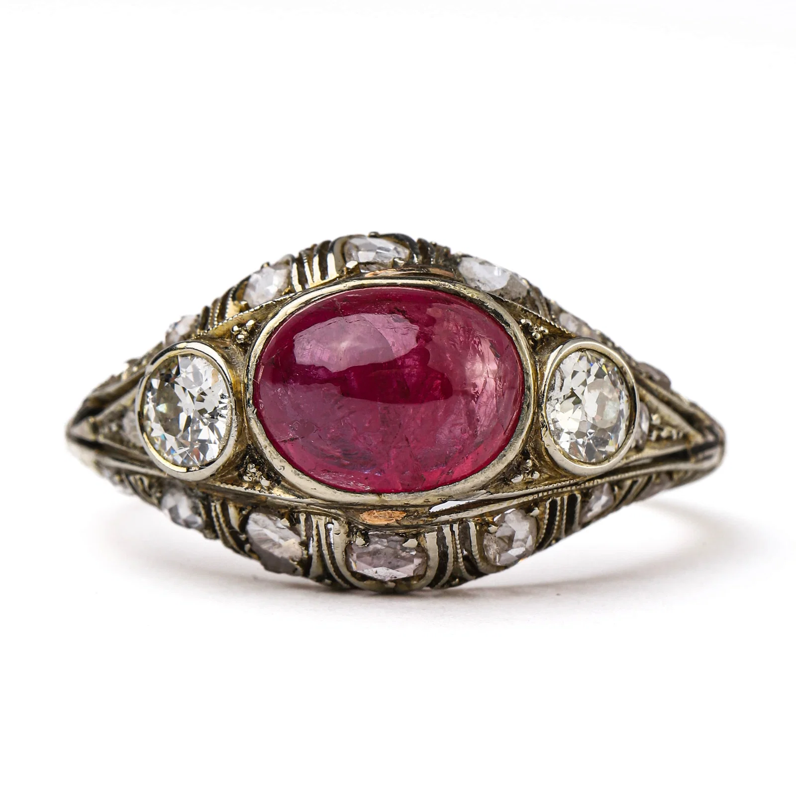 ART DECO PERIOD (1925-1935) ITALIAN CUSTOM 18K GOLD RUBY AND DIAMOND RING