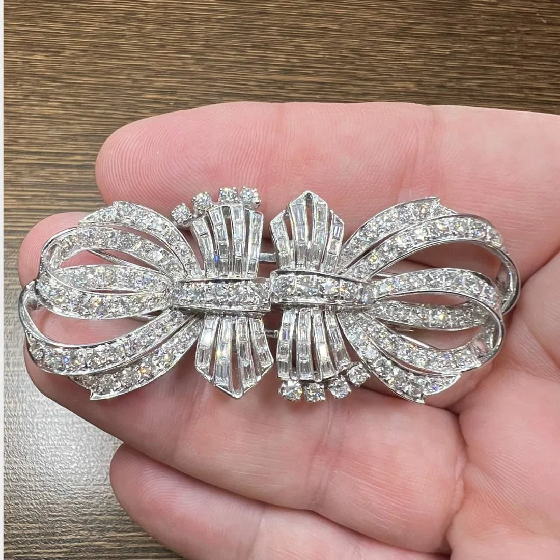 Art Deco Platinum Brooch with 102 European-cut Diamonds 7.00 Ct