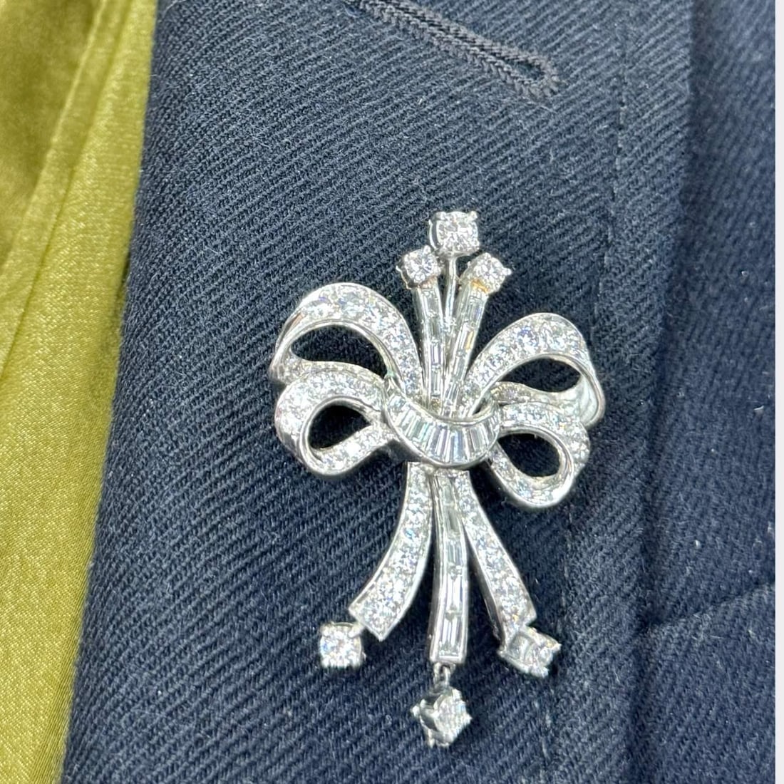 Art Deco Platinum Brooch with 77 Diamonds 4.50 Ct E-G VVS-VS