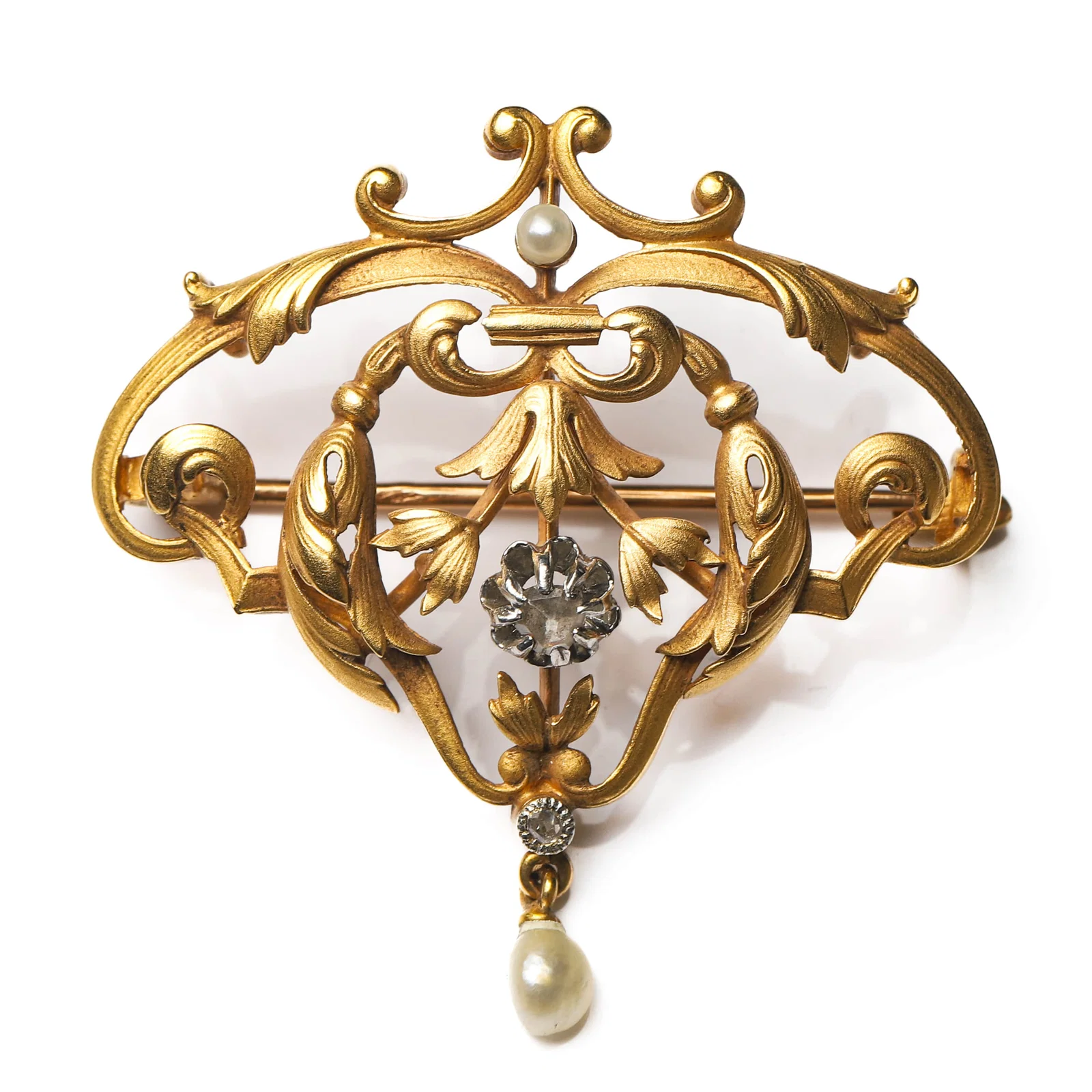 ART NOUVEAU (1880–1920), A FRENCH GOLD BROOCH-PENDANT WITH SCROLLING FLORAL MOTIFS, EAGLE HEAD