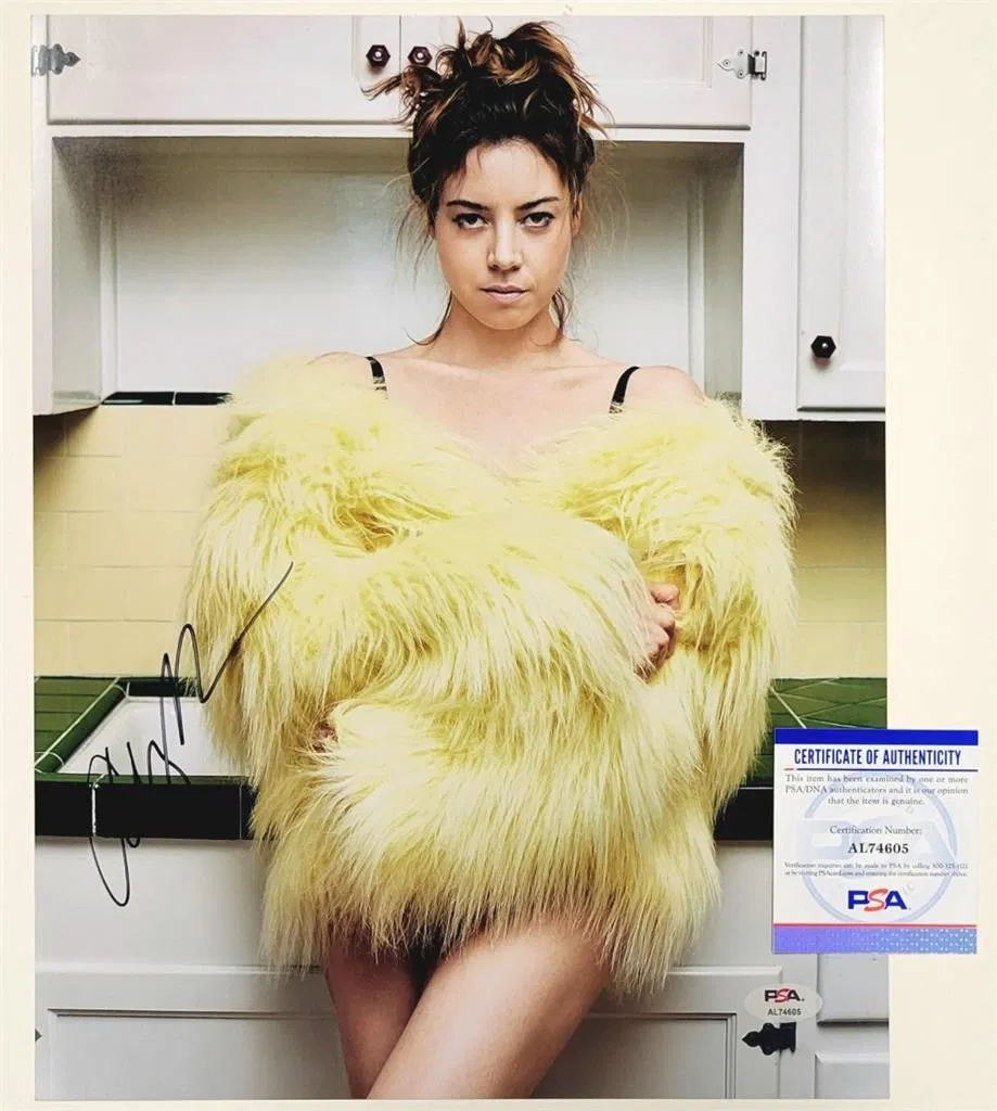 Aubrey Plaza Autographed 11x14 Photo PSA/DNA Parks and Rec
