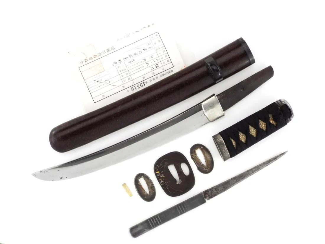 Beautiful Edo Period Japanese TANTO Ishido Toshimitsu Blade & Inlaid Iron Tsuba